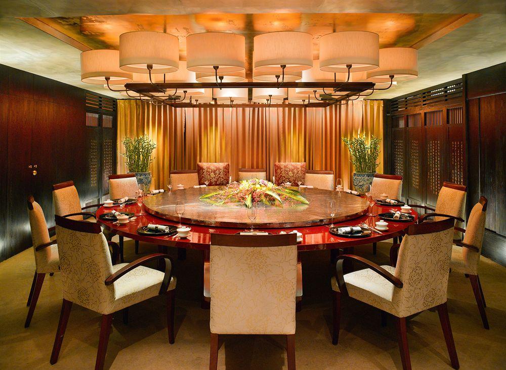 Al Bustan Palace, A Ritz-Carlton Hotel Muskat Bagian luar foto A private dining room at a restaurant in Hong Kong