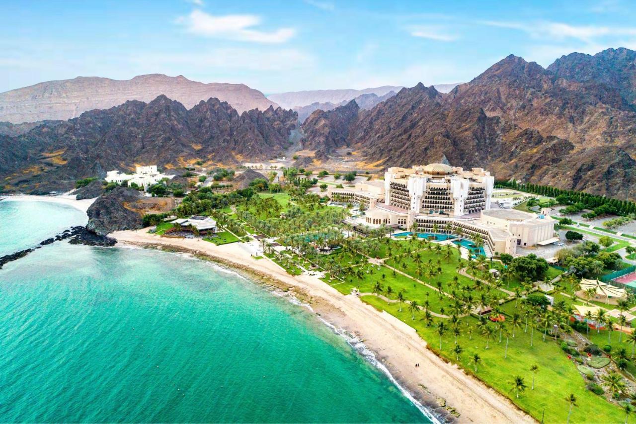 Al Bustan Palace, A Ritz-Carlton Hotel Muskat Bagian luar foto The Oberoi Beach, Muscat