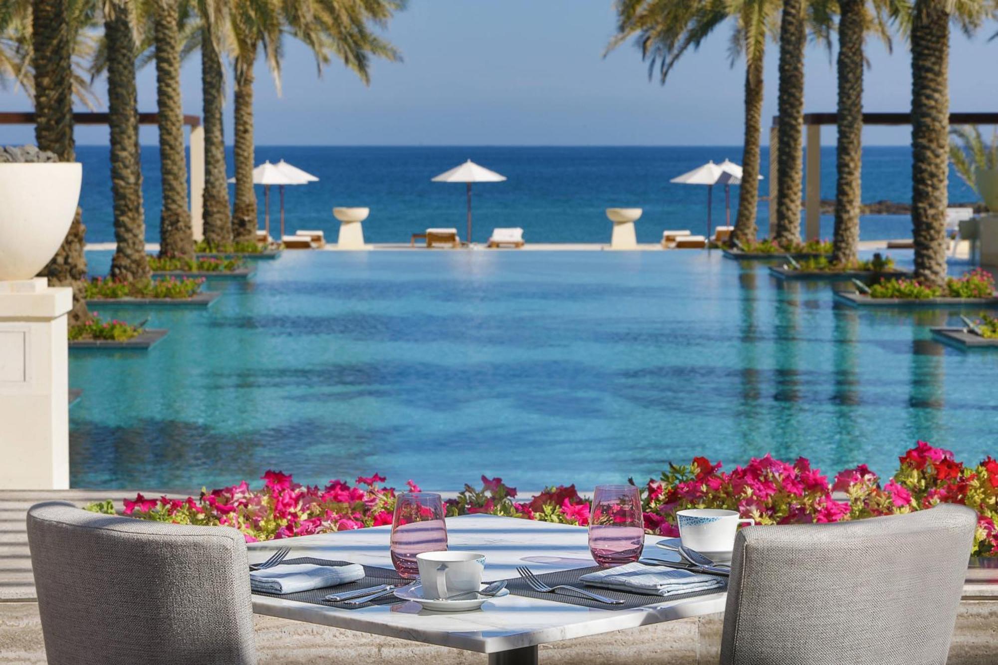 Al Bustan Palace, A Ritz-Carlton Hotel Muskat Bagian luar foto The Cove Rotana Resort