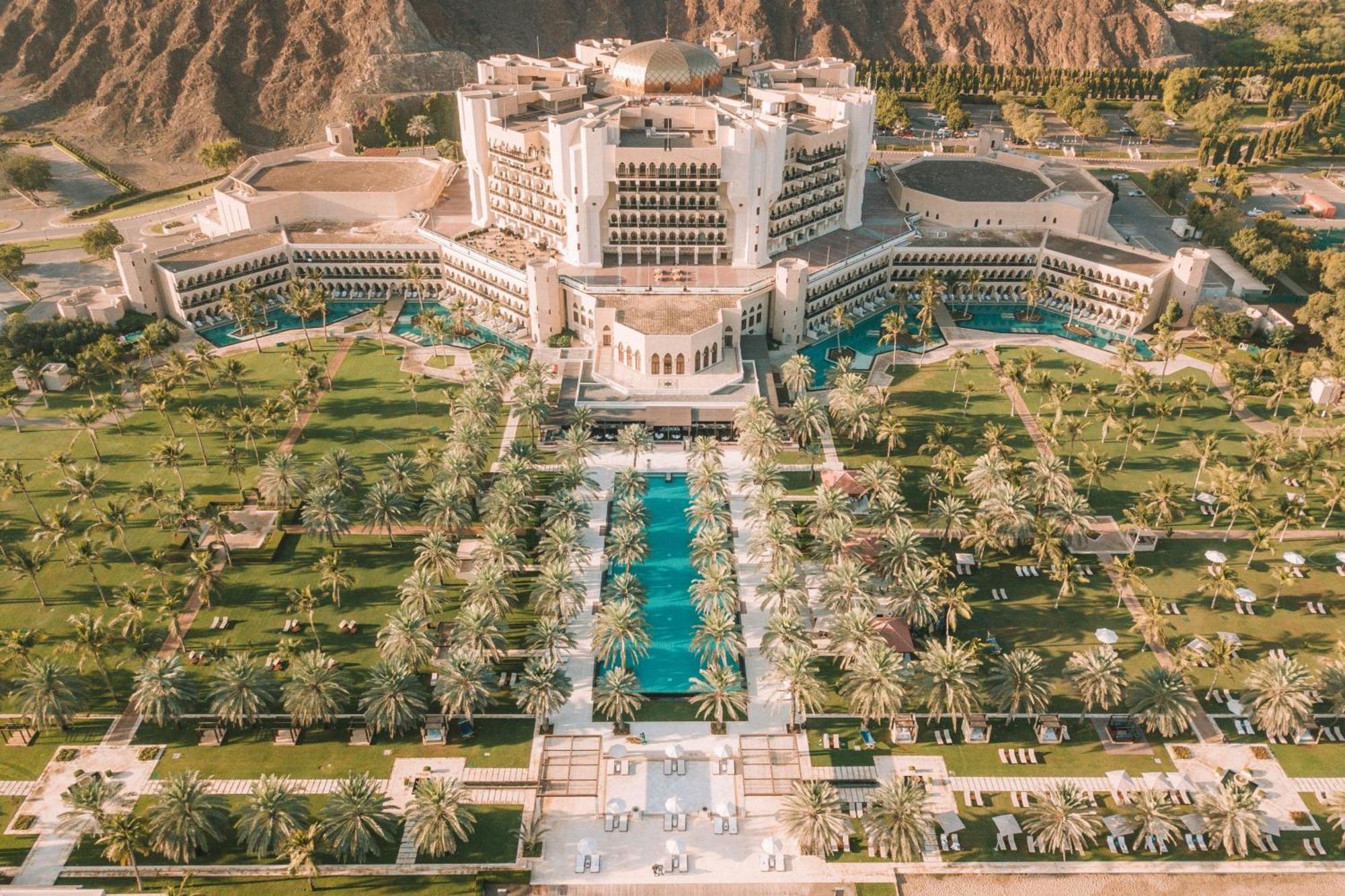 Al Bustan Palace, A Ritz-Carlton Hotel Muskat Bagian luar foto The Oberoi Dubai