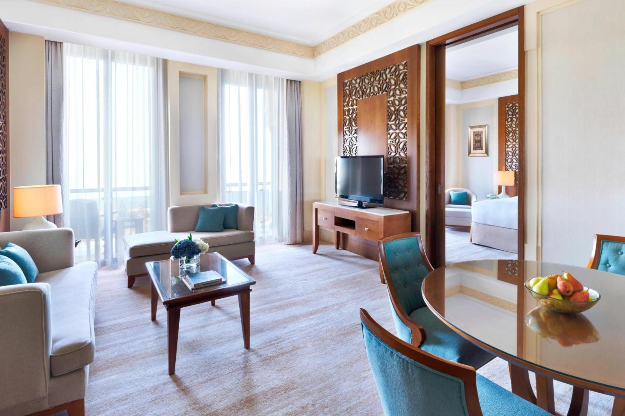 Al Bustan Palace, A Ritz-Carlton Hotel Muskat Bagian luar foto Suite at the hotel