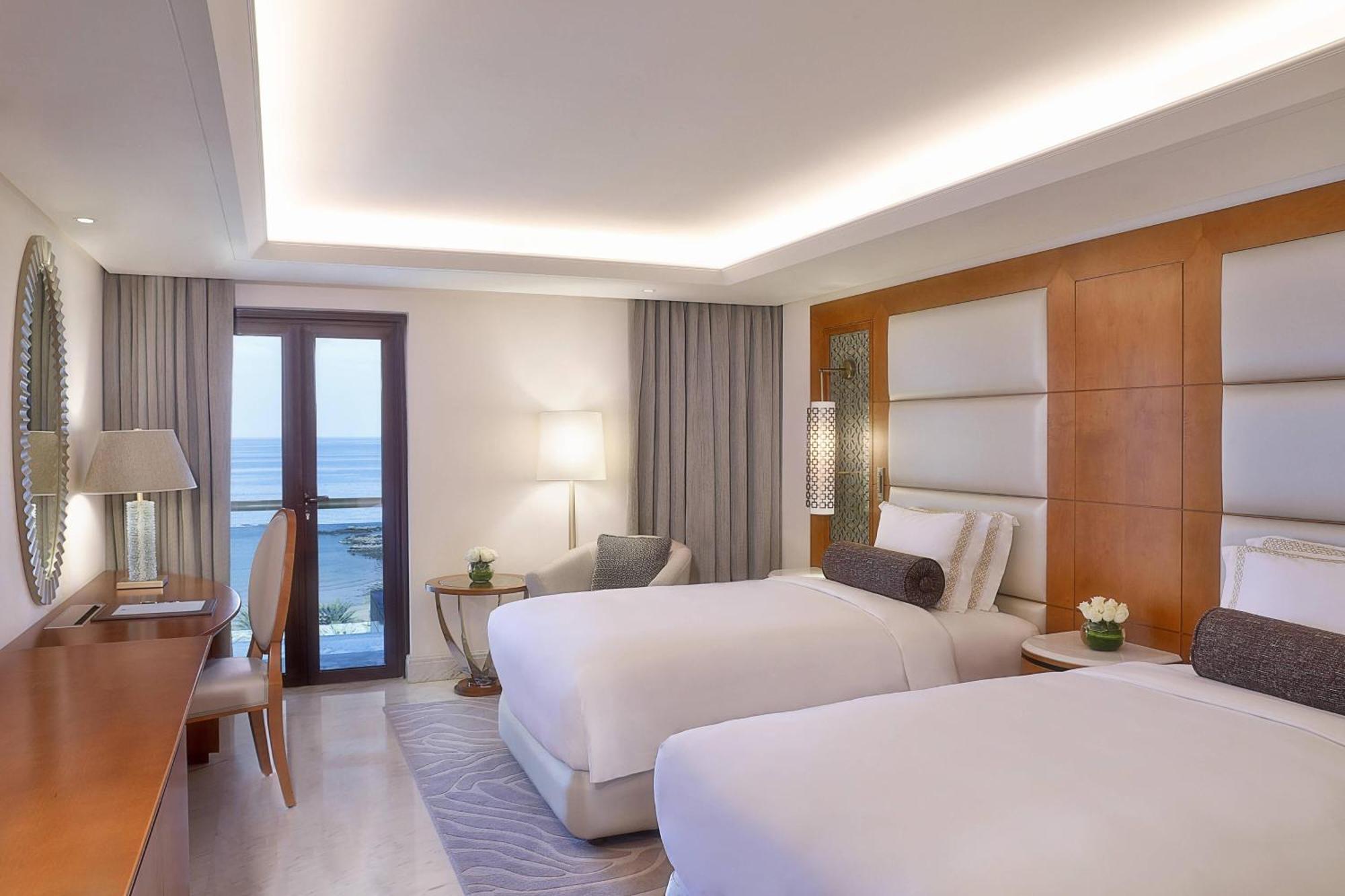 Al Bustan Palace, A Ritz-Carlton Hotel Muskat Bagian luar foto Deluxe Room