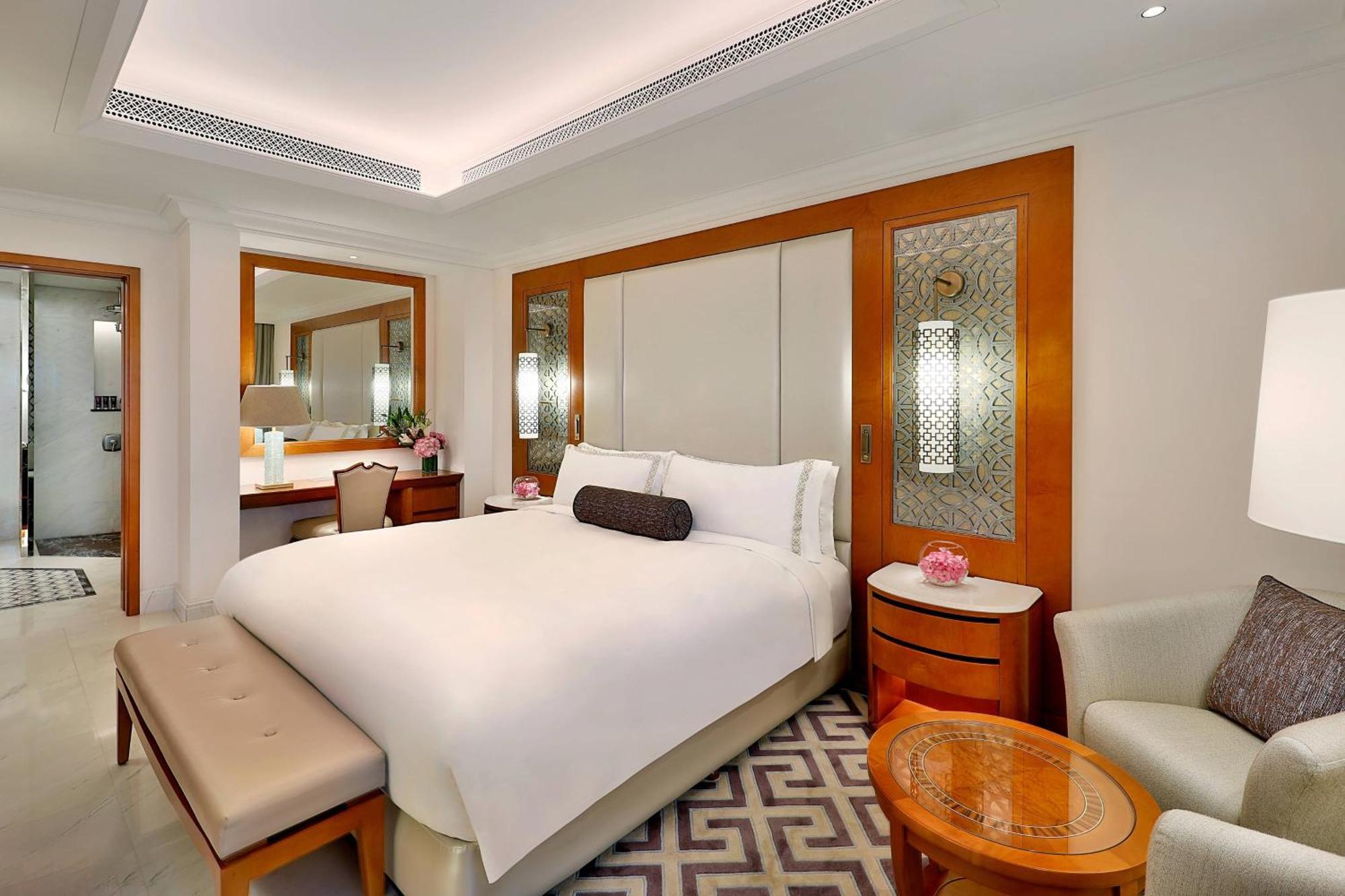 Al Bustan Palace, A Ritz-Carlton Hotel Muskat Bagian luar foto A room at the Taj Mahal Palace