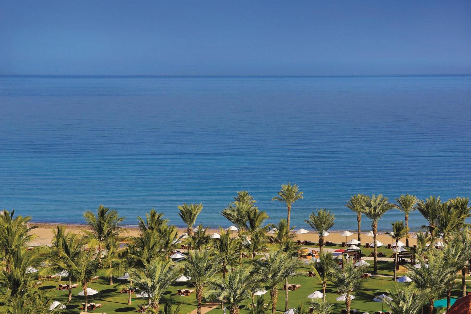 Al Bustan Palace, A Ritz-Carlton Hotel Muskat Bagian luar foto The beach at the resort