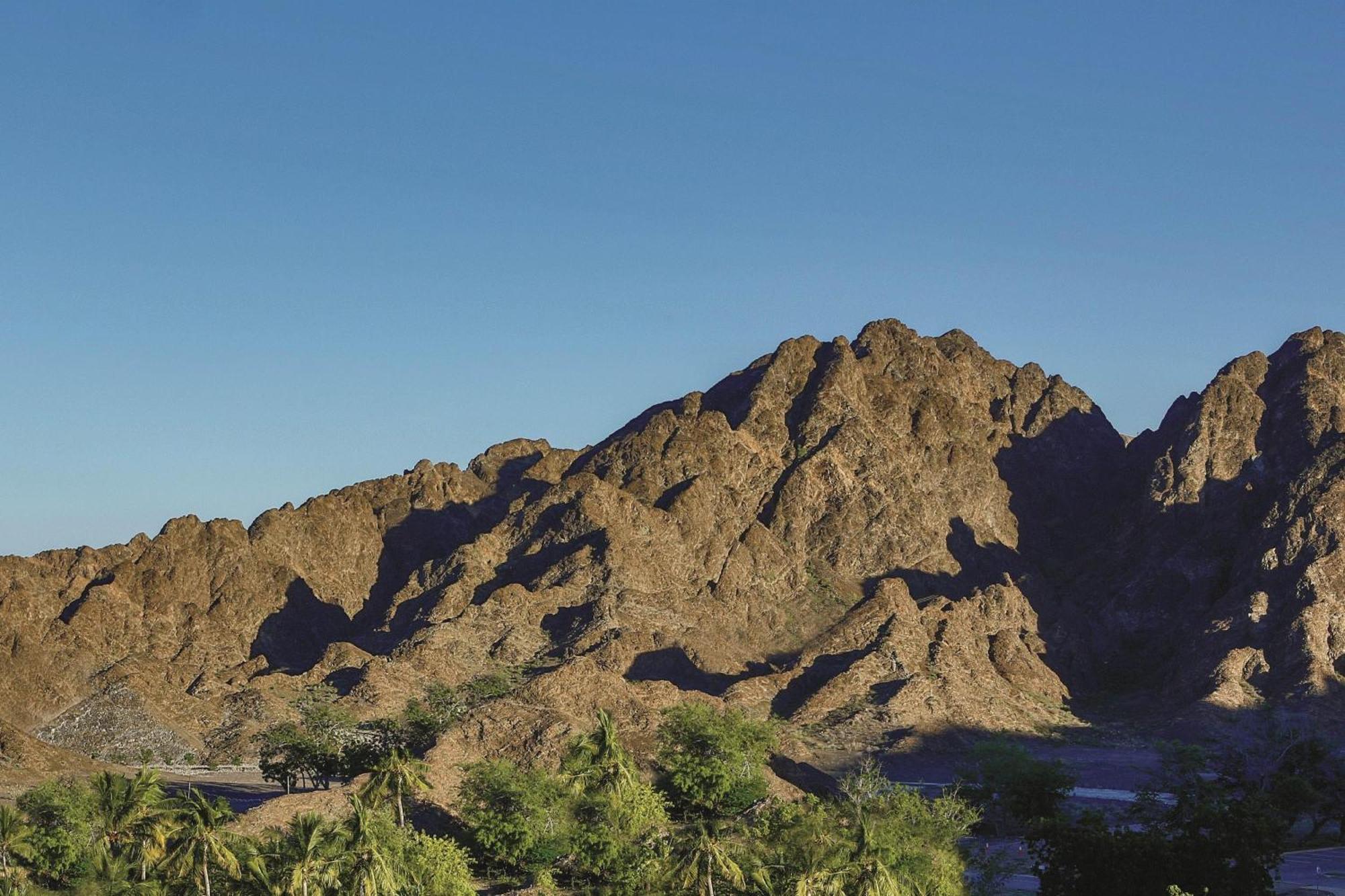 Al Bustan Palace, A Ritz-Carlton Hotel Muskat Bagian luar foto The Superstition Mountains