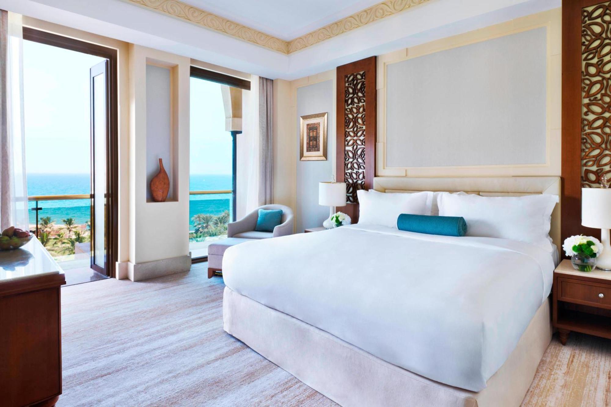 Al Bustan Palace, A Ritz-Carlton Hotel Muskat Bagian luar foto Deluxe Room