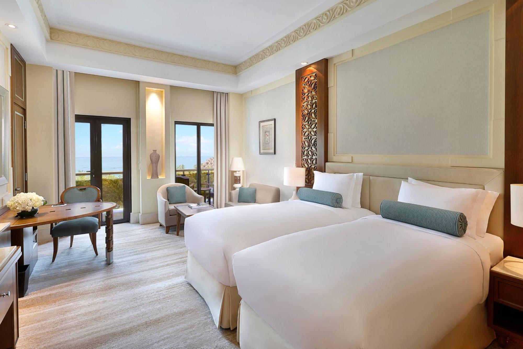 Al Bustan Palace, A Ritz-Carlton Hotel Muskat Bagian luar foto Deluxe Room