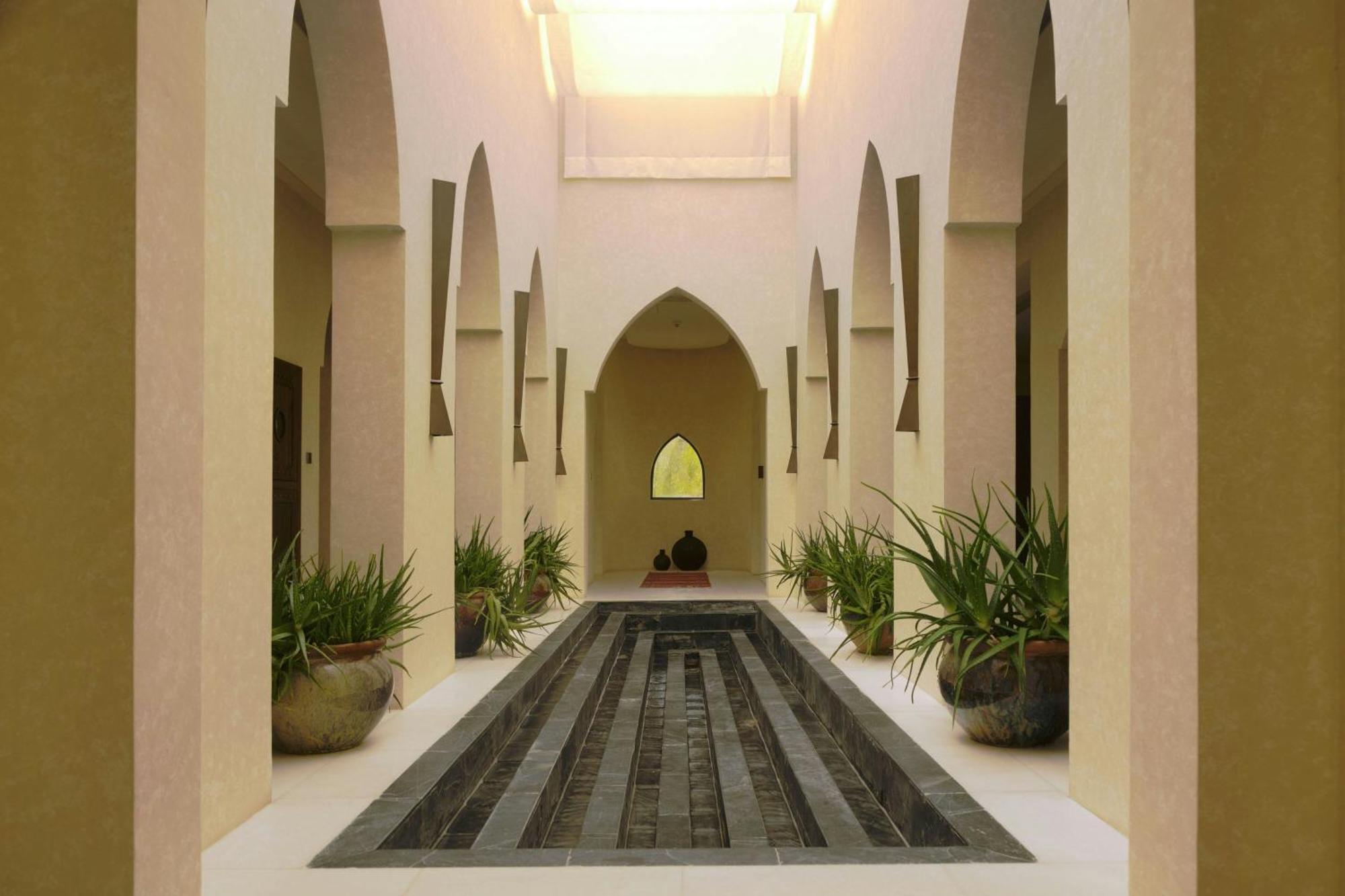 Al Bustan Palace, A Ritz-Carlton Hotel Muskat Bagian luar foto The interior of the hotel