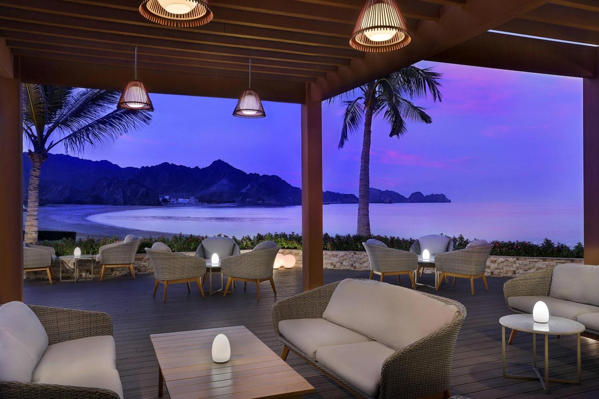 Al Bustan Palace, A Ritz-Carlton Hotel Muskat Bagian luar foto The Beach Club
