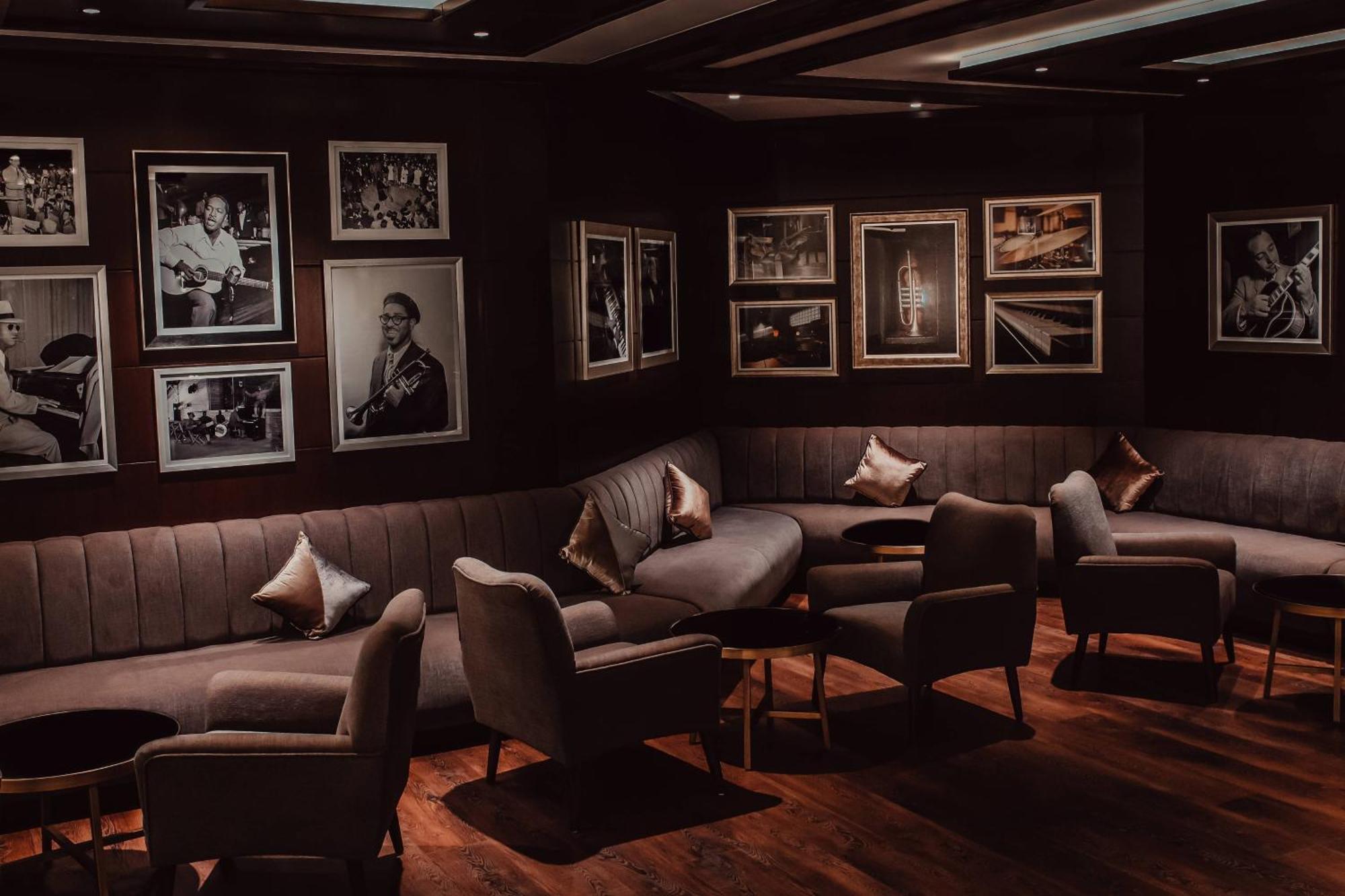 Al Bustan Palace, A Ritz-Carlton Hotel Muskat Bagian luar foto The interior of the lounge
