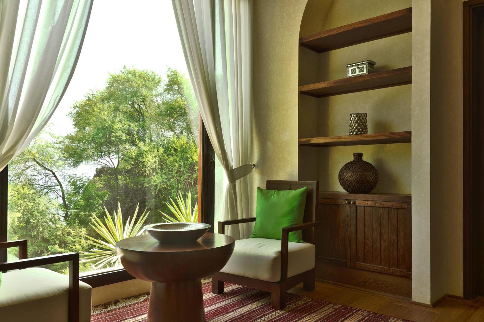 Al Bustan Palace, A Ritz-Carlton Hotel Muskat Bagian luar foto A room designed in Maya