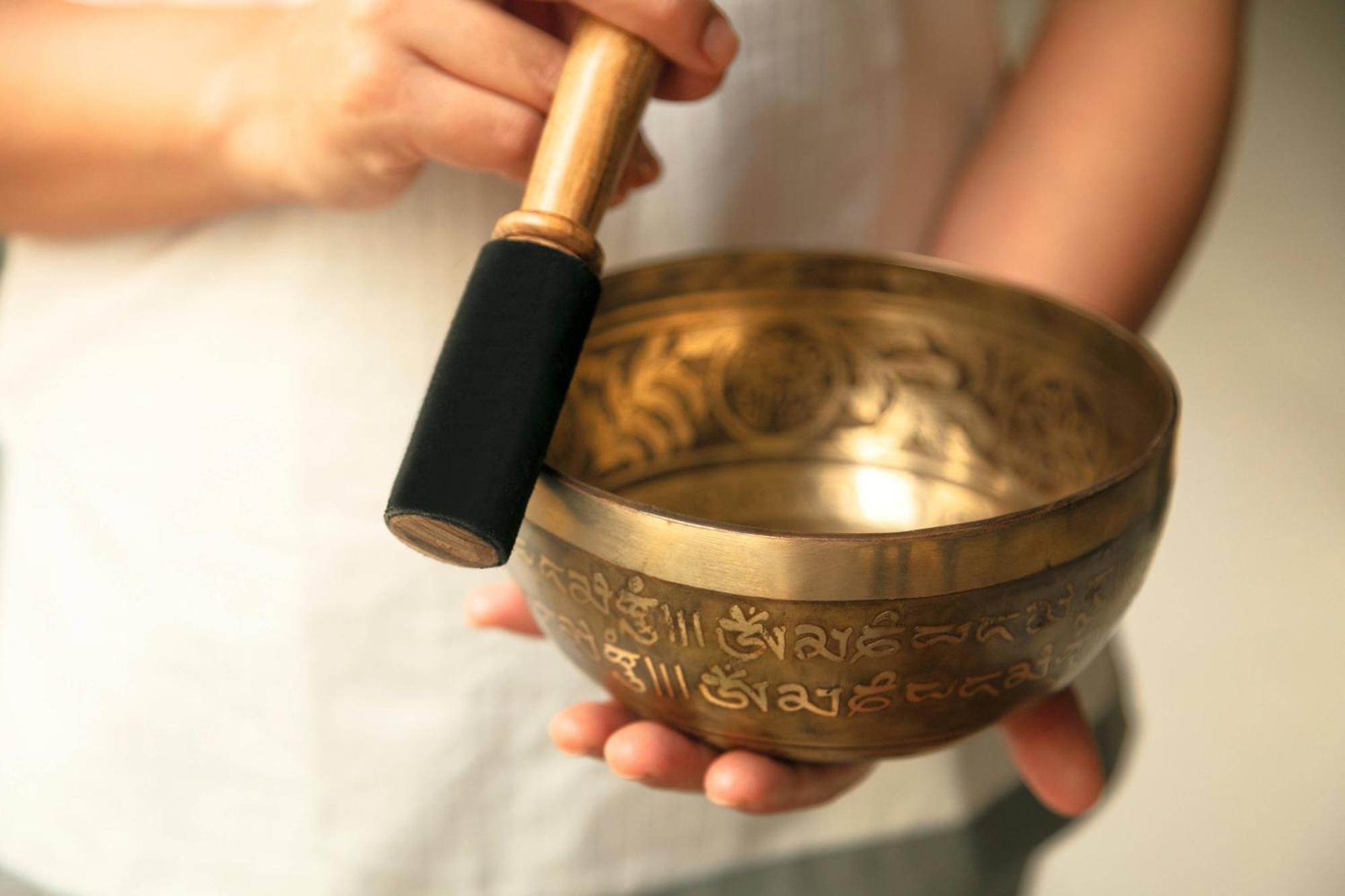 Al Bustan Palace, A Ritz-Carlton Hotel Muskat Bagian luar foto Singing bowl