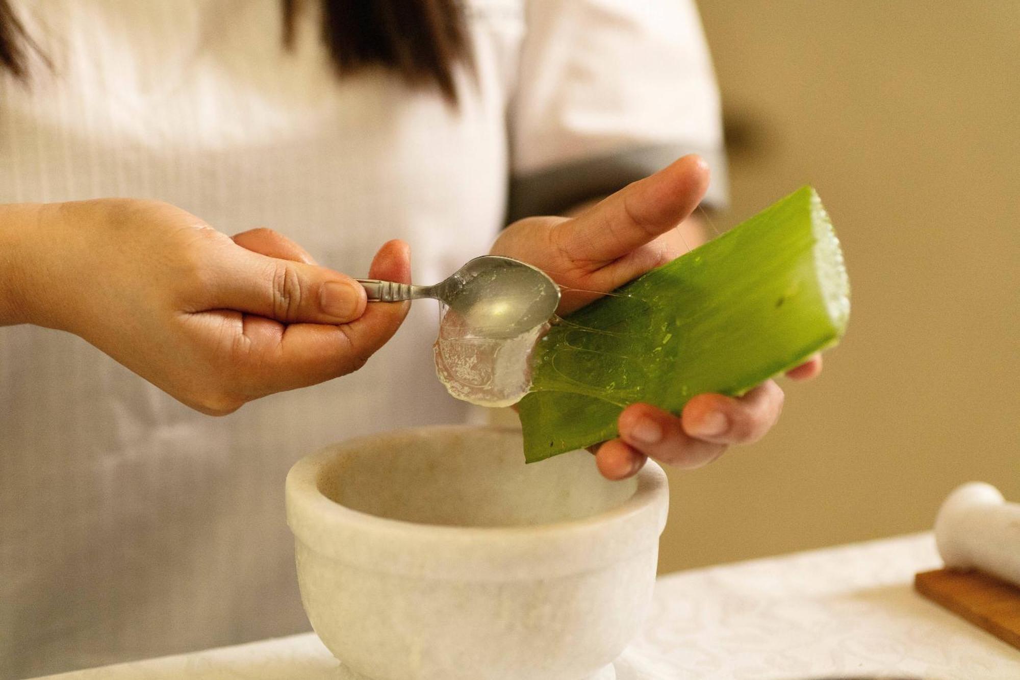 Al Bustan Palace, A Ritz-Carlton Hotel Muskat Bagian luar foto Aloe vera gel